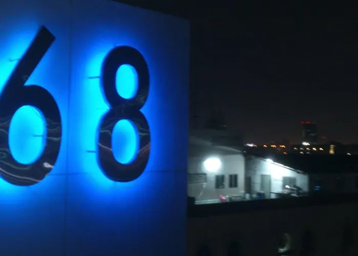 Hotel 68